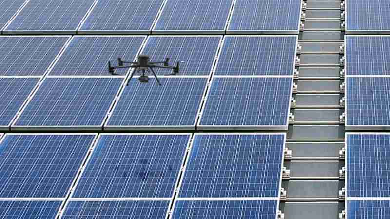 28国际以无人机搭配IR Sensor热显像技术进行全方面模块健检，，有效降低人力成本并提升发电量