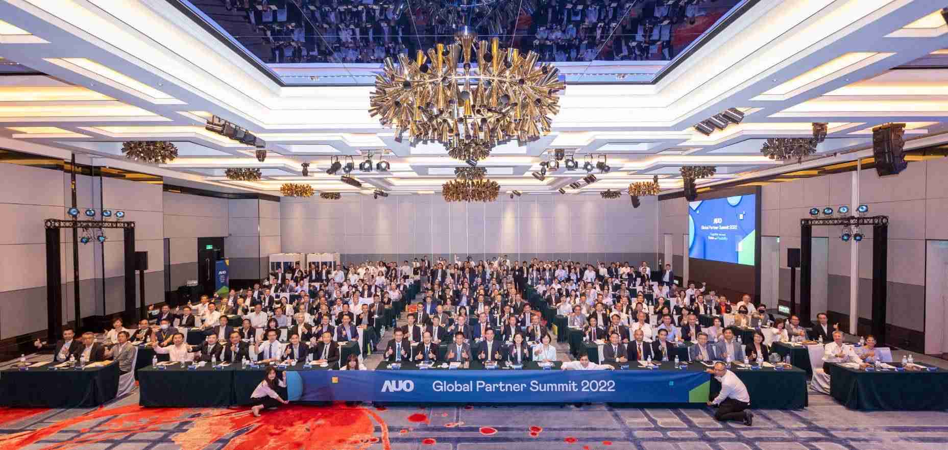 友達推動「安心、、、、創新、、用心、、同心、、、、盡心」五星職旅，，，為菲籍員工打造全方位照護，，首度贏得「人權實踐與發展領袖獎」殊榮