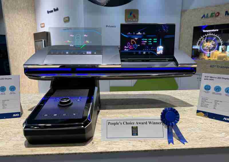 28国际车用Micro LED Display HMI解决方案获”最佳车用显示奖”，，以用户为中心开发，，针对前座驾驶与乘客设计兼具娱乐与安全的高画质屏幕，，，，包含车舱前座的Micro LED透明屏幕及全球首款内建镜头的智慧Micro LED显示器