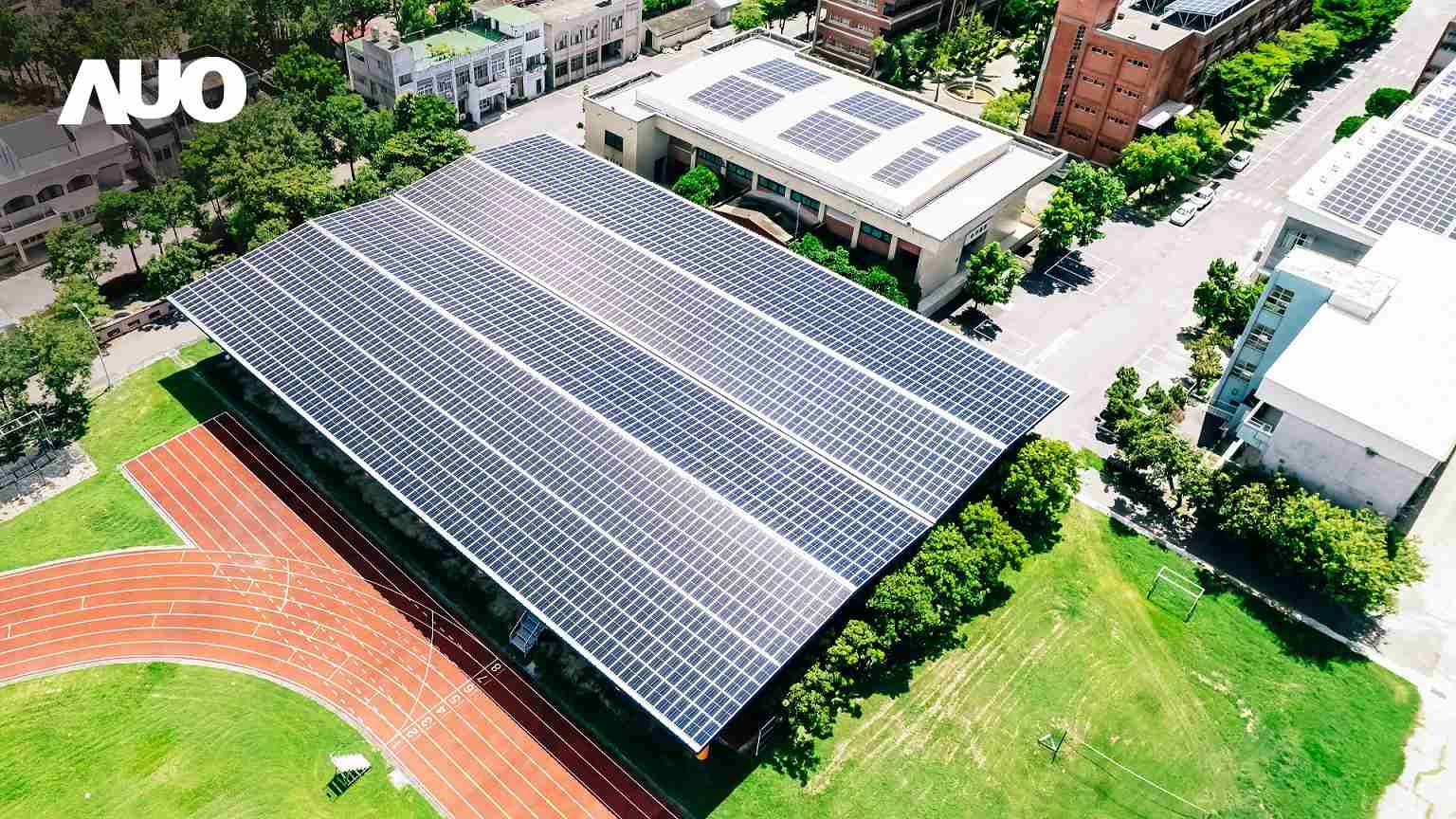 28国际SunSteel光电整合型浪板具备快速安装、、、、轻量化优势，，，，可提升15%发电效能，，通过国际IEC与台湾VPC认证安全、、、、防漏、、耐候标准